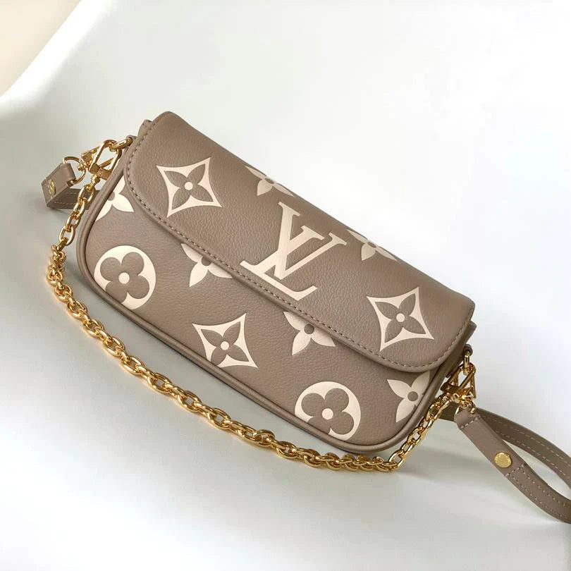 New Bright Color Leather handmade V logo Women's HandbagsXC05202412501
