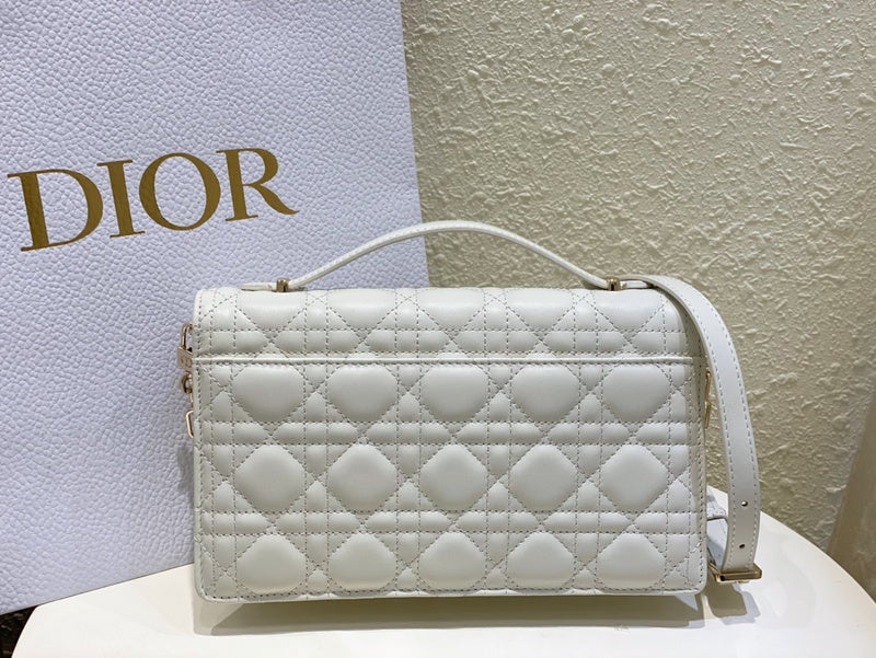 New leather handbags in five colors X083001