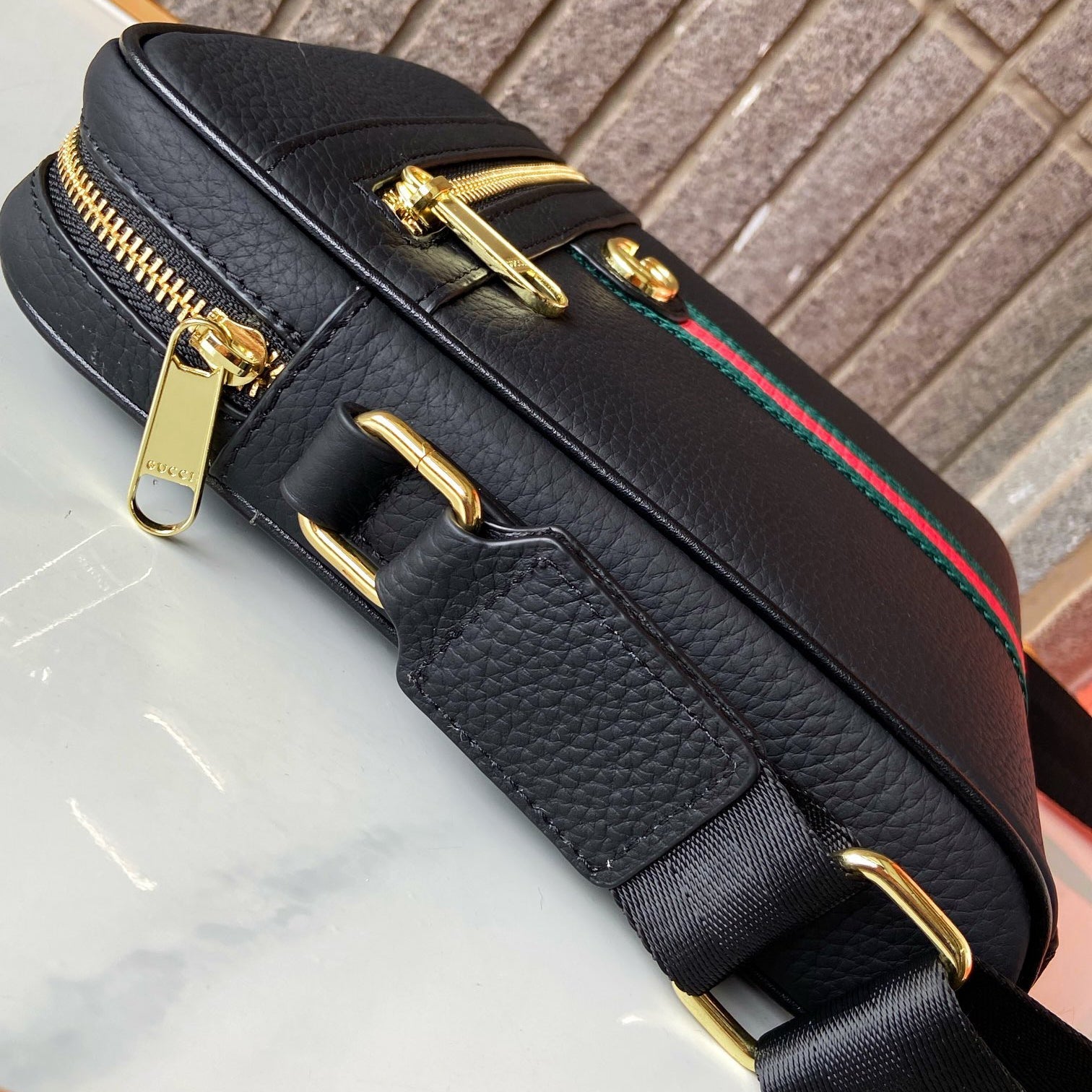 New Fashion Black V Logo Men's bagsXC052023110606