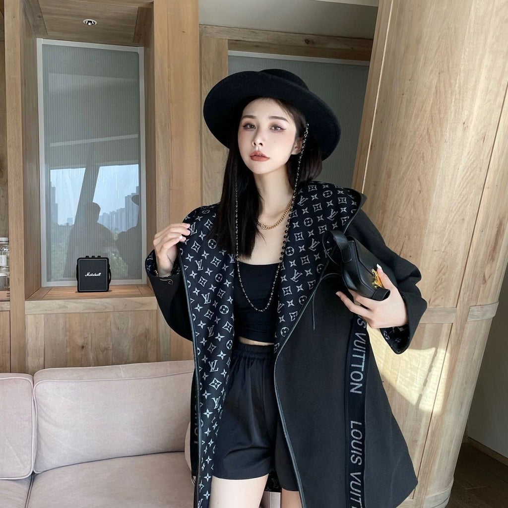 New Fashion V Logo Elegent Women's CoatsPD0520231103
